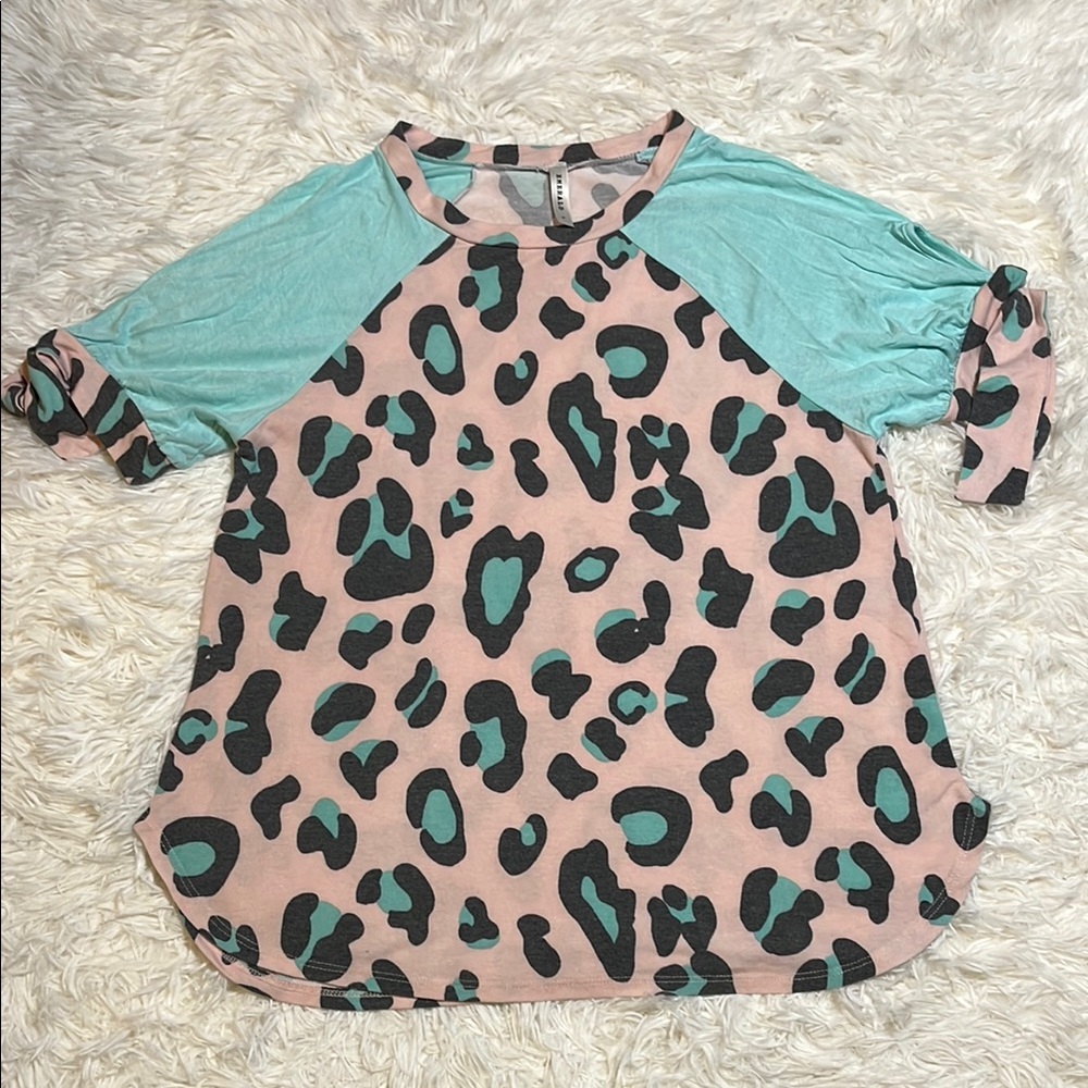 Emerald Short Sleeve Leopard Print Tee - Pink and Green